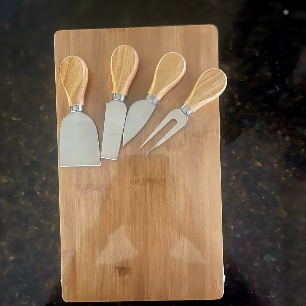 BAMBOO CHEESE CUTTING TRAY SET.  Microplastic FREE Cutting Board !